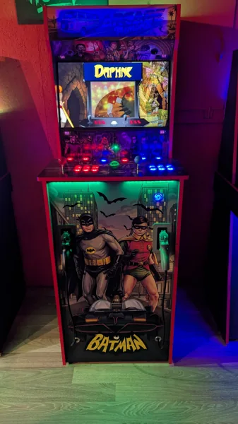 Arcade Memories lit up with the Daphne game menu on screen