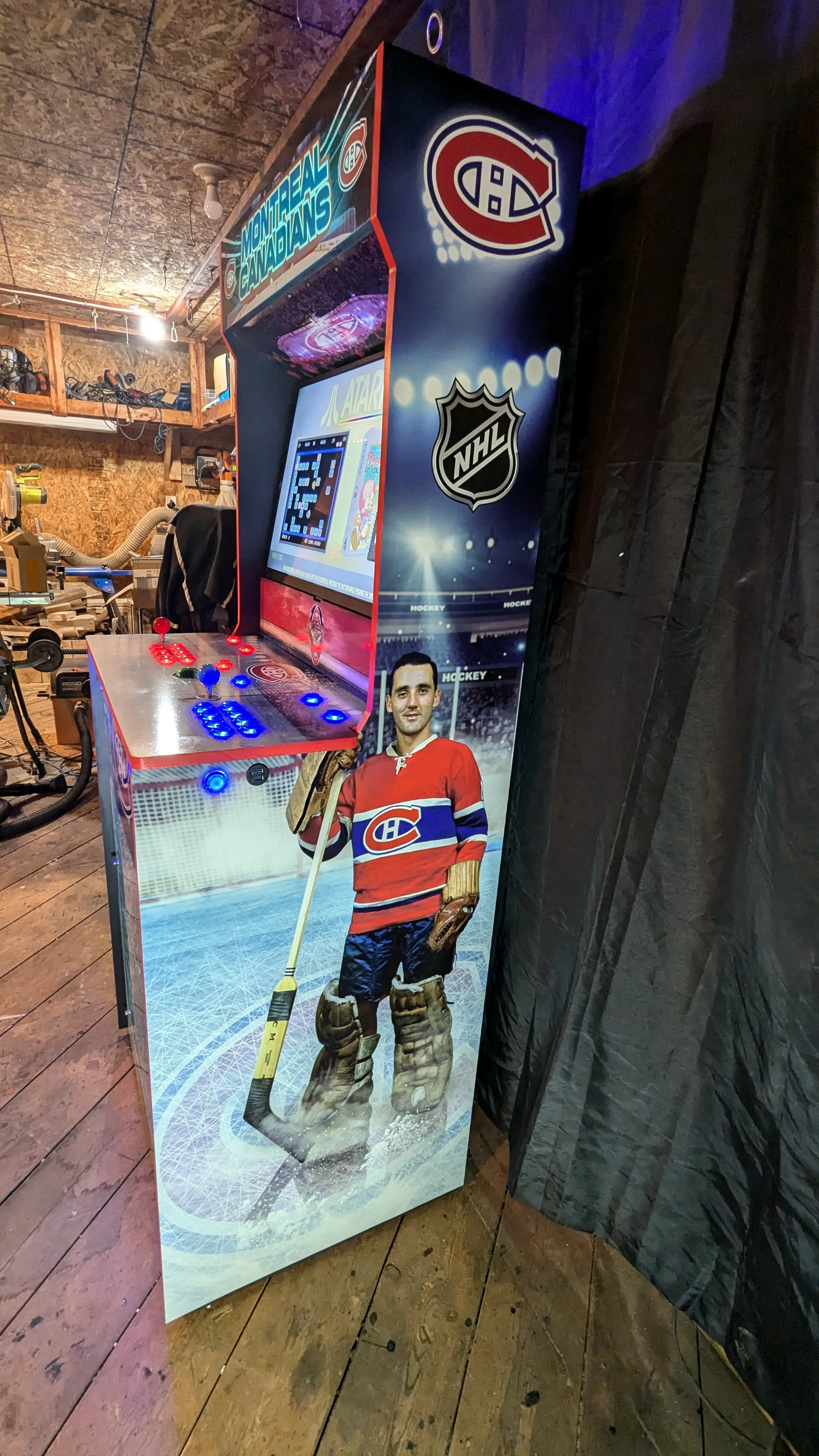Right-side view of the Montreal Canadiens arcade machine featuring Georges Vezina